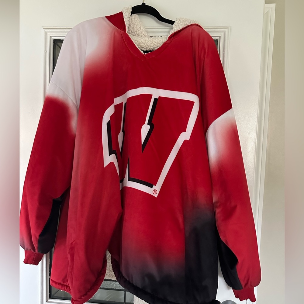 Sherpa reversible Wisconsin Badgers hoodie